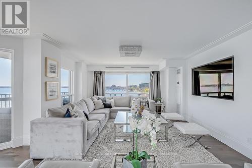 605 - 2190 Lakeshore Road, Burlington, ON - Indoor Photo Showing Living Room