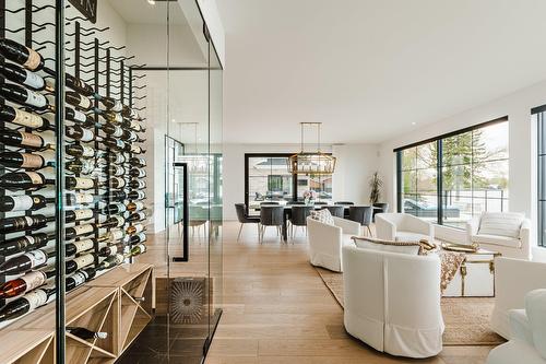 Salon - 21 Prom. St-Louis, Notre-Dame-De-L'Île-Perrot, QC - Indoor