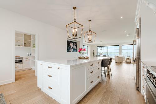 Cuisine - 21 Prom. St-Louis, Notre-Dame-De-L'Île-Perrot, QC - Indoor Photo Showing Kitchen With Upgraded Kitchen