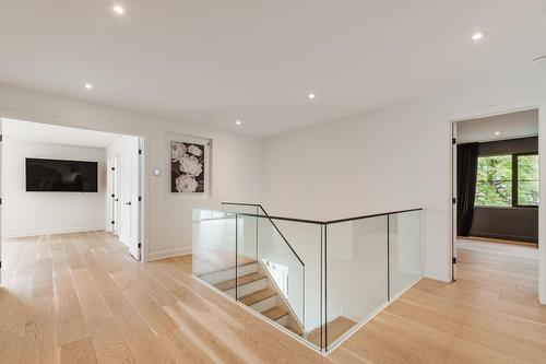 Escalier - 21 Prom. St-Louis, Notre-Dame-De-L'Île-Perrot, QC - Indoor Photo Showing Other Room