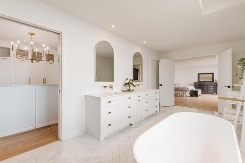 Salle de bains attenante à la CCP - 21 Prom. St-Louis, Notre-Dame-De-L'Île-Perrot, QC - Indoor Photo Showing Bathroom