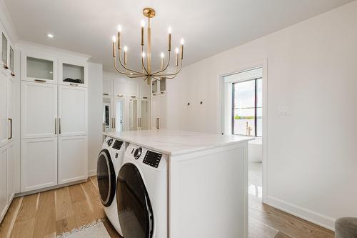 Penderie (Walk-in) - 21 Prom. St-Louis, Notre-Dame-De-L'Île-Perrot, QC - Indoor Photo Showing Laundry Room