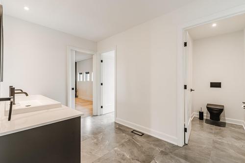 Salle de bains - 21 Prom. St-Louis, Notre-Dame-De-L'Île-Perrot, QC - Indoor Photo Showing Other Room