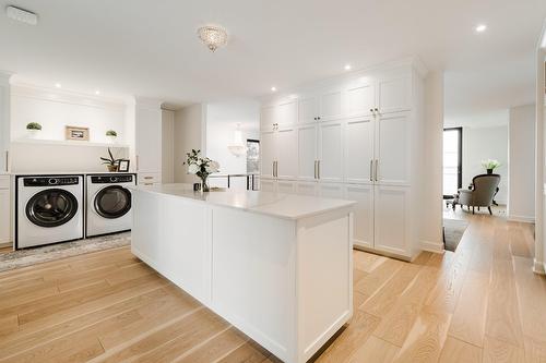 Penderie (Walk-in) - 21 Prom. St-Louis, Notre-Dame-De-L'Île-Perrot, QC - Indoor Photo Showing Laundry Room