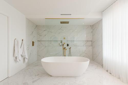 Salle de bains attenante à la CCP - 21 Prom. St-Louis, Notre-Dame-De-L'Île-Perrot, QC - Indoor Photo Showing Bathroom