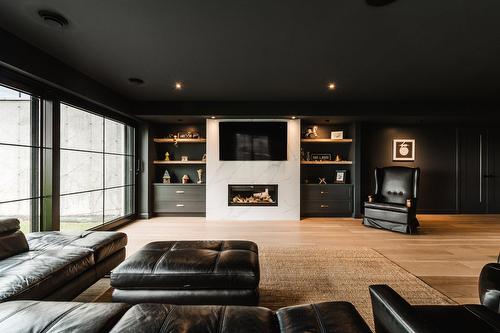 Boudoir - 21 Prom. St-Louis, Notre-Dame-De-L'Île-Perrot, QC - Indoor Photo Showing Other Room With Fireplace