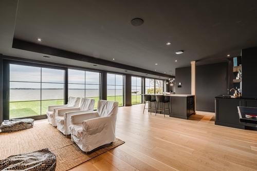 Salle familiale - 21 Prom. St-Louis, Notre-Dame-De-L'Île-Perrot, QC - Indoor