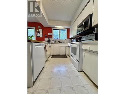 5380 Centennial Drive, Terrace, BC - Indoor Photo Showing Kitchen