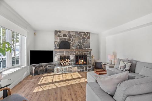 Living room - 1037 Ch. Morgan, Saint-Adolphe-D'Howard, QC - Indoor Photo Showing Living Room With Fireplace