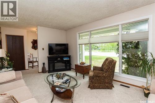 316 8Th Street E, Wynyard, SK - Indoor Photo Showing Living Room