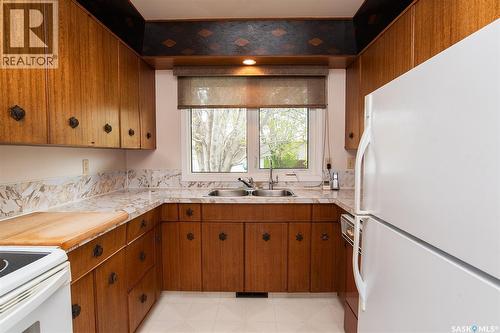 316 8Th Street E, Wynyard, SK - Indoor Photo Showing Kitchen With Double Sink