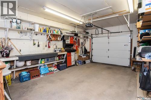 316 8Th Street E, Wynyard, SK - Indoor Photo Showing Garage