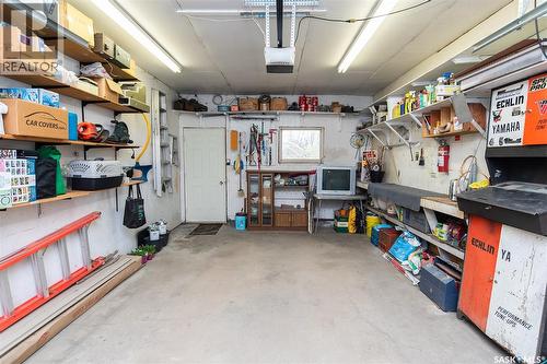 316 8Th Street E, Wynyard, SK - Indoor Photo Showing Garage