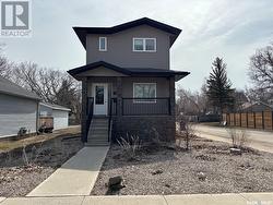 802 Park AVENUE  Weyburn, SK S4H 0K2