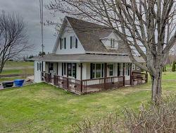 34 Rue de Vimy  New Carlisle, QC G0C 1Z0