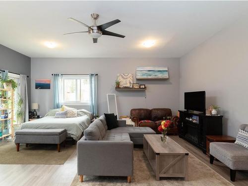 6742 Norcross Rd, Duncan, BC 