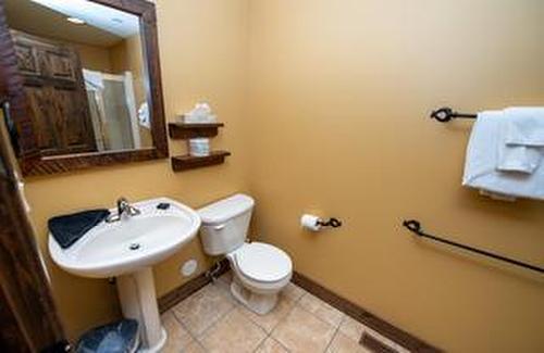 M2-A-1351 Gerry Sorensen Way, Kimberley, BC - Indoor Photo Showing Bathroom