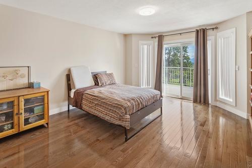 1047 Westview Road, Wynndel, BC - Indoor Photo Showing Bedroom