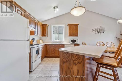 449 Barrington Court, Fort Erie (Ridgeway), ON - Indoor Photo Showing Kitchen