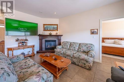 6905 Mountainview Drive, Oliver, BC - Indoor Photo Showing Living Room With Fireplace