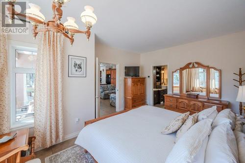 6905 Mountainview Drive, Oliver, BC - Indoor Photo Showing Bedroom