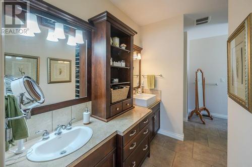 6905 Mountainview Drive, Oliver, BC - Indoor Photo Showing Bathroom
