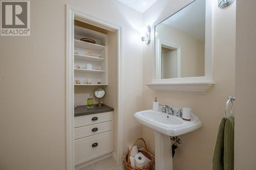 6905 Mountainview Drive, Oliver, BC - Indoor Photo Showing Bathroom