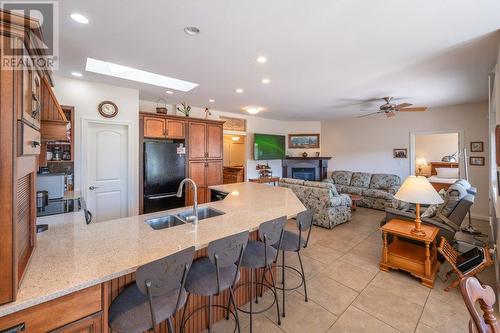 6905 Mountainview Drive, Oliver, BC - Indoor