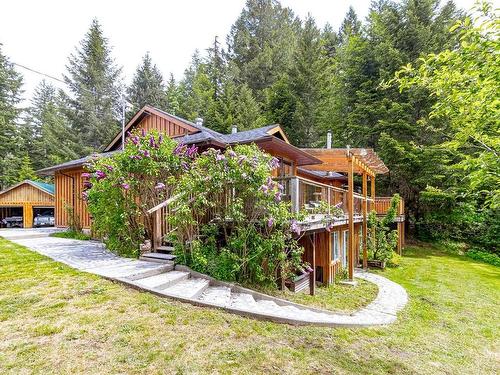 5982 Mayo Rd, Lake Cowichan, BC 