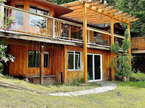 5982 Mayo Rd, Lake Cowichan, BC 