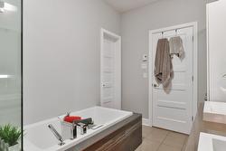 Salle de bains attenante à la CCP - 