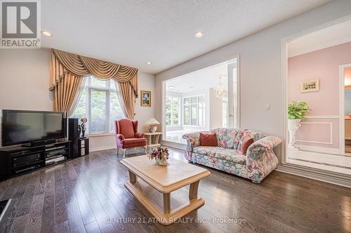 92 Springbrook Drive, Richmond Hill, ON - Indoor Photo Showing Living Room