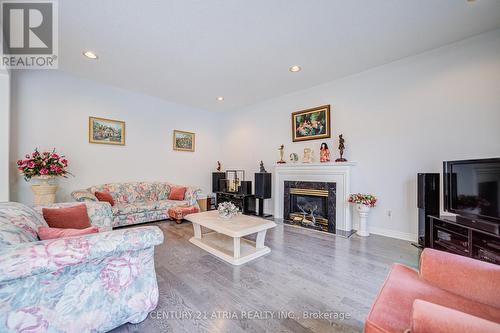 92 Springbrook Drive, Richmond Hill, ON - Indoor Photo Showing Living Room With Fireplace