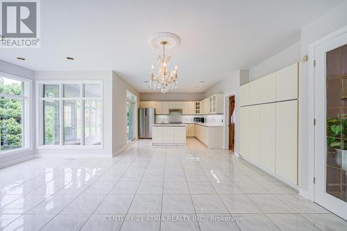 92 Springbrook Drive, Richmond Hill, ON - Indoor Photo Showing Kitchen
