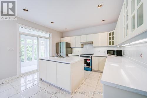 92 Springbrook Drive, Richmond Hill, ON - Indoor Photo Showing Kitchen