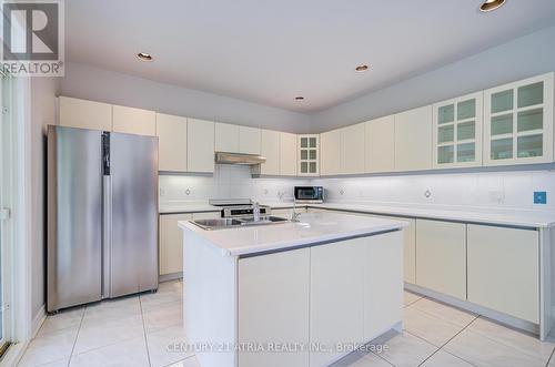 92 Springbrook Drive, Richmond Hill, ON - Indoor Photo Showing Kitchen With Double Sink