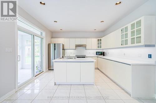 92 Springbrook Drive, Richmond Hill, ON - Indoor Photo Showing Kitchen
