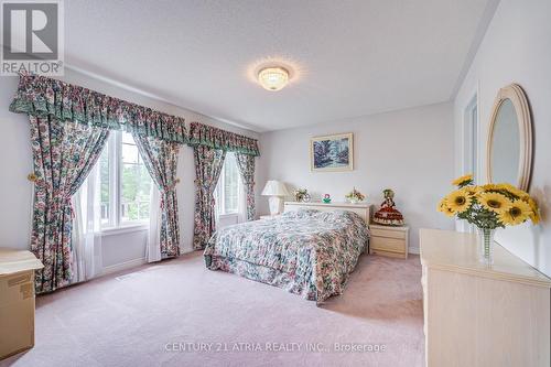 92 Springbrook Drive, Richmond Hill, ON - Indoor Photo Showing Bedroom