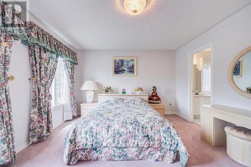 92 Springbrook Drive, Richmond Hill, ON - Indoor Photo Showing Bedroom