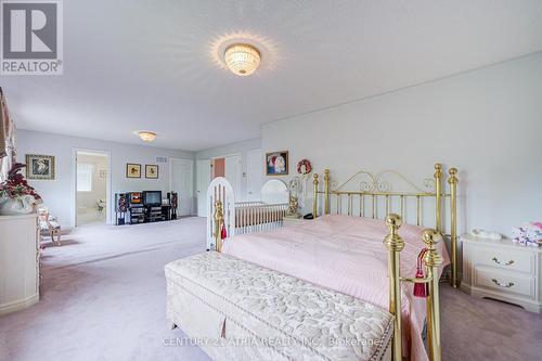 92 Springbrook Drive, Richmond Hill, ON - Indoor Photo Showing Bedroom