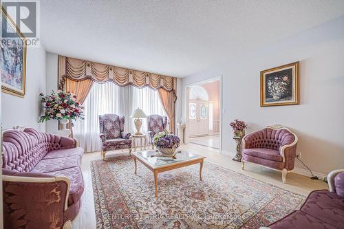 92 Springbrook Drive, Richmond Hill, ON - Indoor Photo Showing Living Room