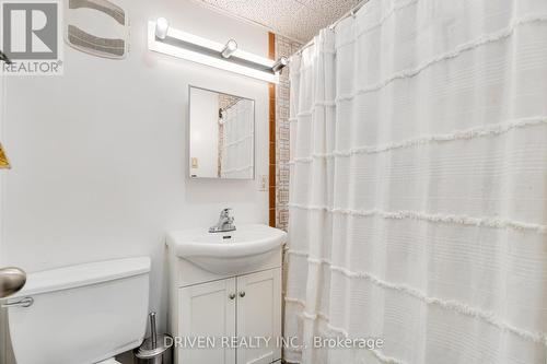 1266 Walkley Road, Ottawa, ON - Indoor Photo Showing Bathroom