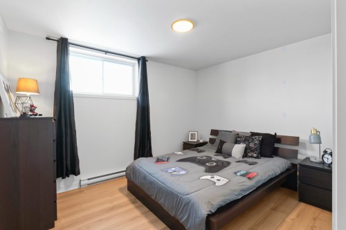 Chambre à coucher - 247 Rue De La Barrière, Salaberry-De-Valleyfield, QC - Indoor Photo Showing Bedroom