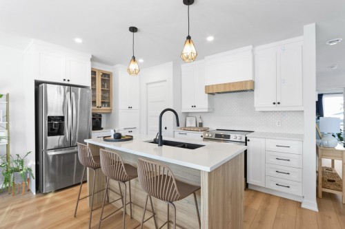 Cuisine - 247 Rue De La Barrière, Salaberry-De-Valleyfield, QC - Indoor Photo Showing Kitchen With Double Sink With Upgraded Kitchen