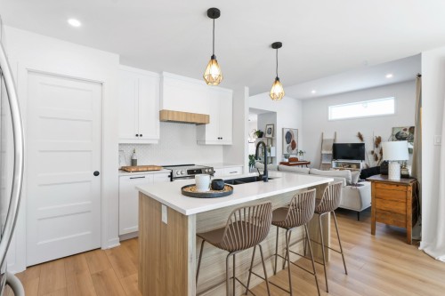 Cuisine - 247 Rue De La Barrière, Salaberry-De-Valleyfield, QC - Indoor Photo Showing Kitchen With Upgraded Kitchen