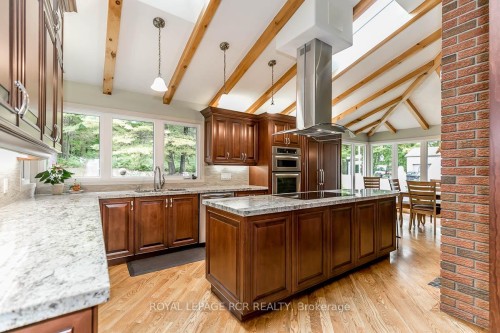 16365 Bathurst Street, Newmarket, ON - Indoor Photo Showing Kitchen