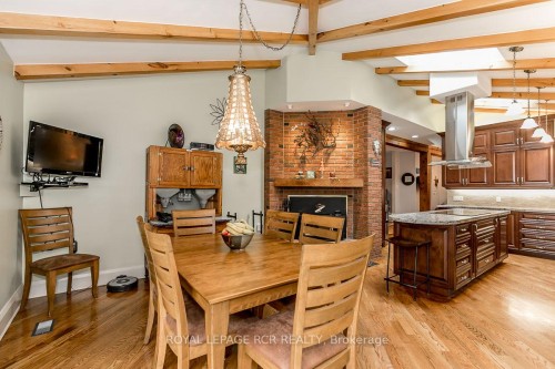 16365 Bathurst Street, Newmarket, ON - Indoor Photo Showing Dining Room