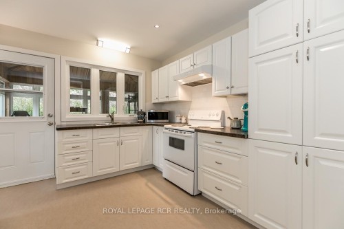 16365 Bathurst Street, Newmarket, ON - Indoor Photo Showing Kitchen