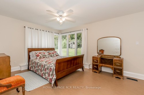 16365 Bathurst Street, Newmarket, ON - Indoor Photo Showing Bedroom