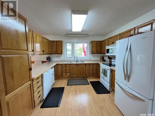 12 Chinook Place, Maple Creek, SK - Indoor Photo Showing Kitchen With Double Sink